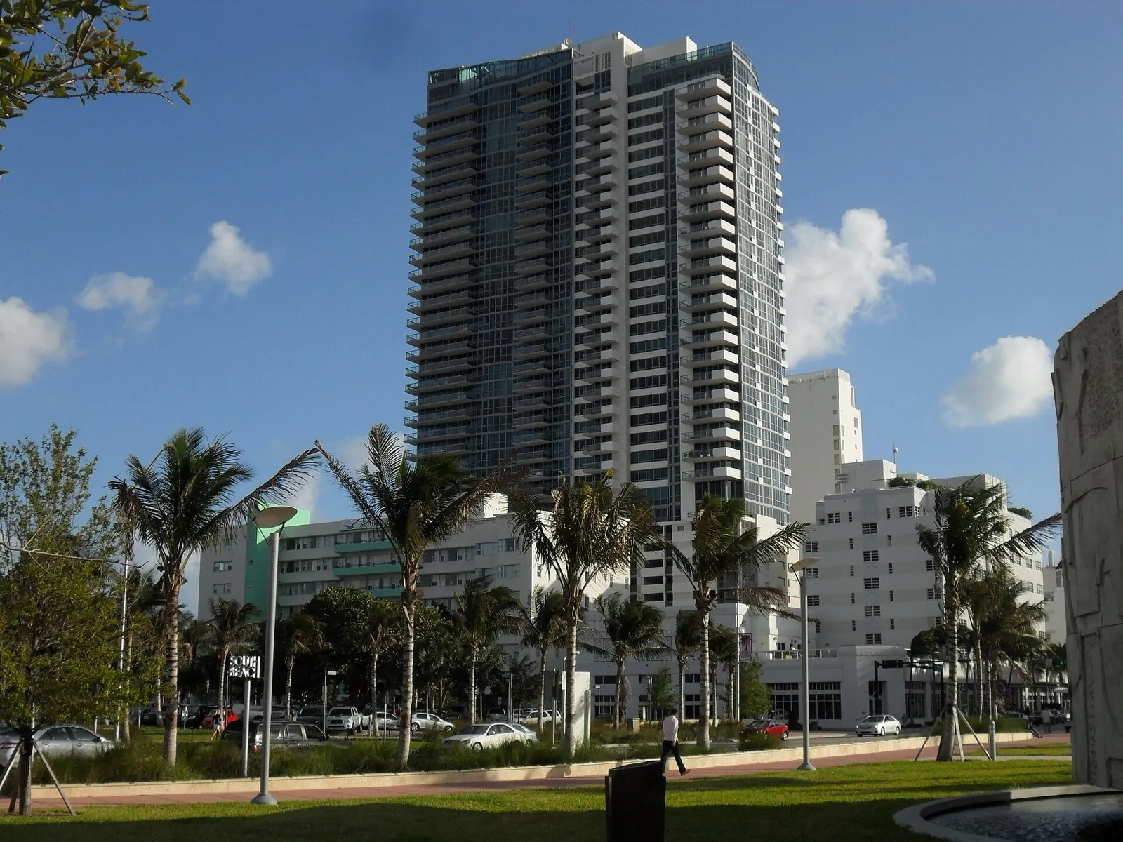 Miami beachfront condos for sale — oceanfront condominium towers in South Beach